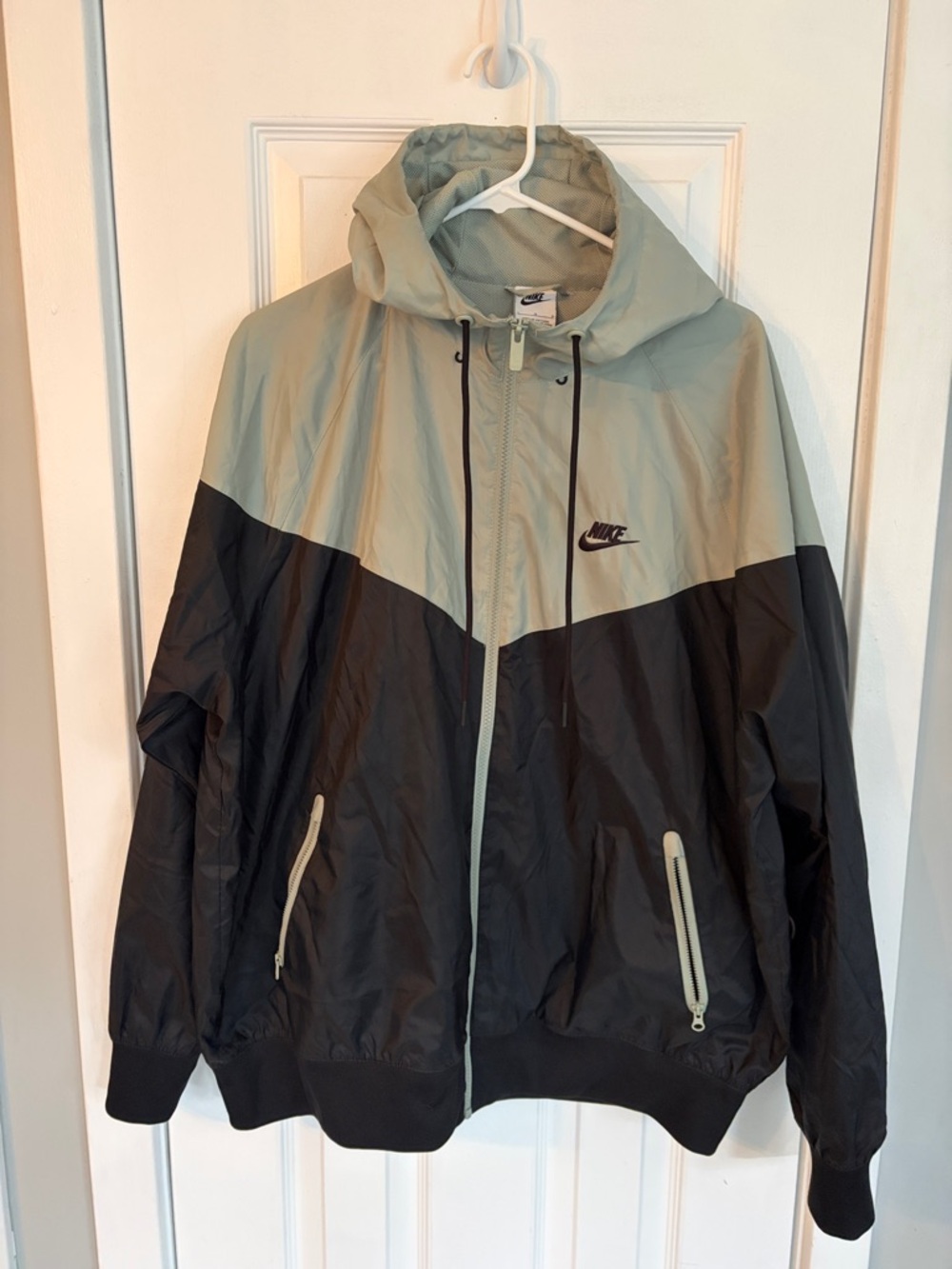 Nike Men’s Windbreaker Jacket in Sage Green and Black
